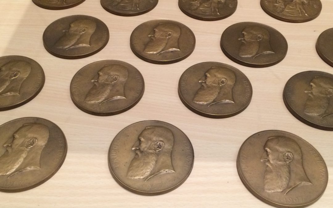 Live With Financial Freedom―Live Frugal